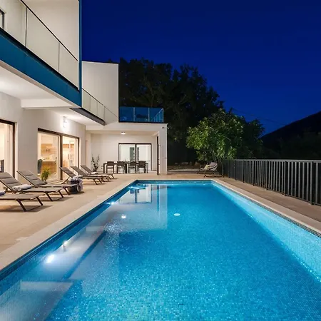 New!villa Giro